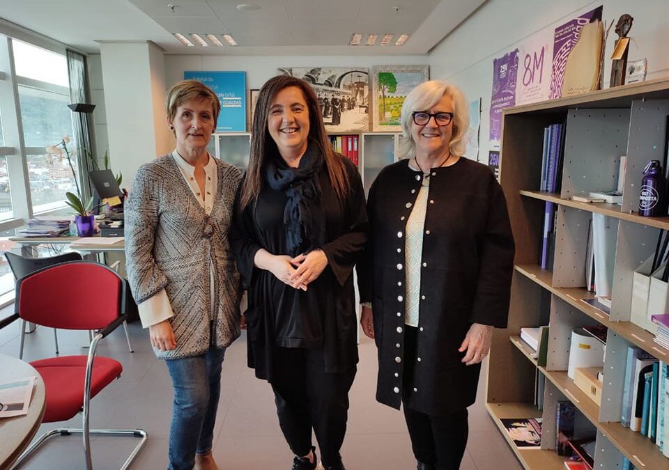 Reunión con la directora del Instituto Asturiano de la Mujer